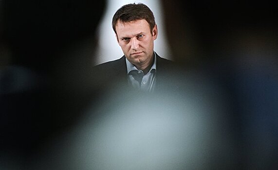Навальному продлили испытательный срок