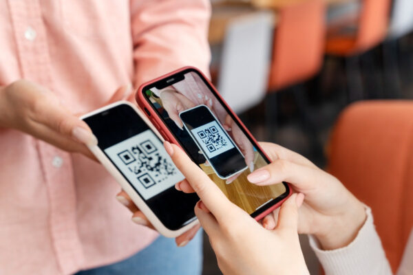 МВД предупредило о взломах смартфонов через QR-коды