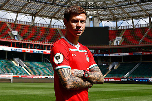 Смолов и Хеведес прилетели с "Локомотивом" в Оренбург на матч третьего тура РПЛ