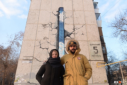 «Башня была символом неформального Екатеринбурга»: художник Рома Инк — о граффити на пятиэтажке