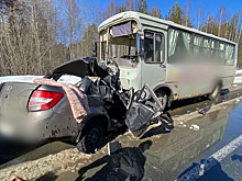 Два человека погибли и пять пострадали при столкновении автобуса и легковушки в Удмуртии
