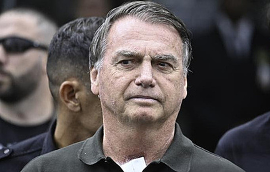 Экс-президента Бразилии Болсонару выписали из больницы и вернули в тюрьму