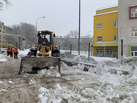 В Самаре эвакуируют брошенные на обочинах и мешающие уборке снега авто