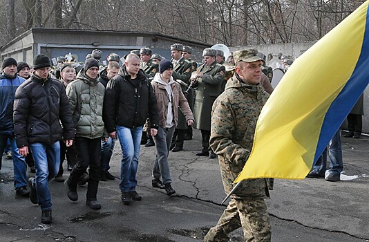 Запрет на поездки без одобрения военкоматов вызвал гневную реакцию украинцев