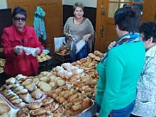 Дачников с садовым инвентарём на выборах в Гусеве встретили пирогами