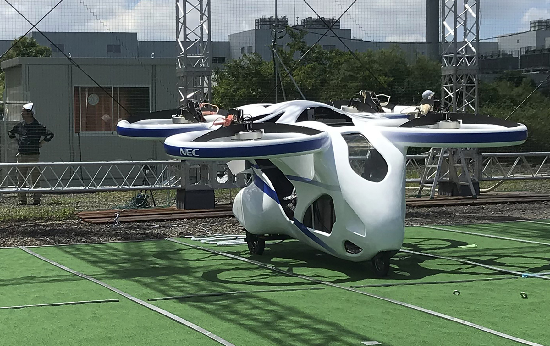 В Токио показали «город будущего» с летающими машинами