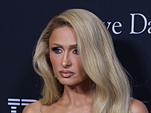 Пэрис Хилтон прибыла в Диснейленд в темном парике в целях конспирации