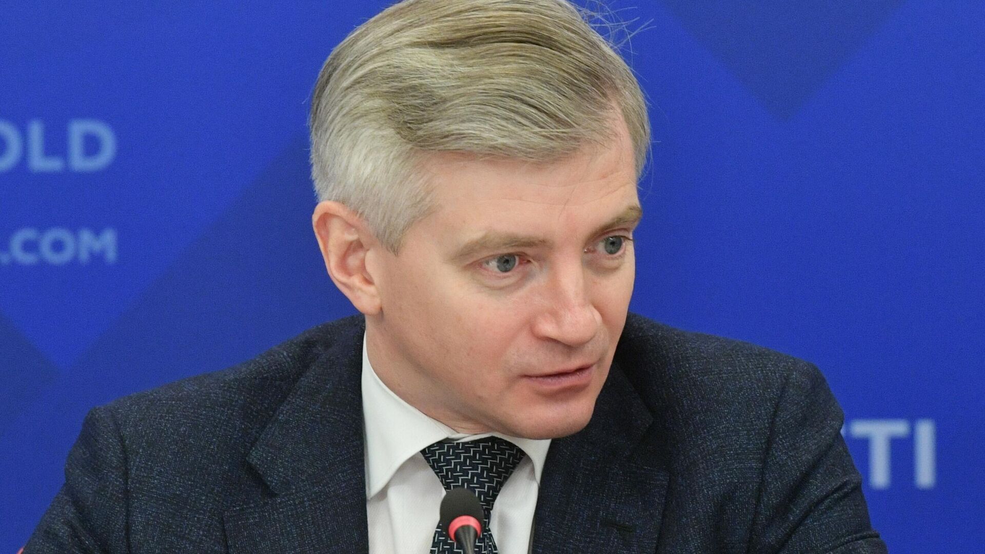 Экс-глава депкультуры Москвы Кибовский прибыл в суд в футболке с надписью об СВО