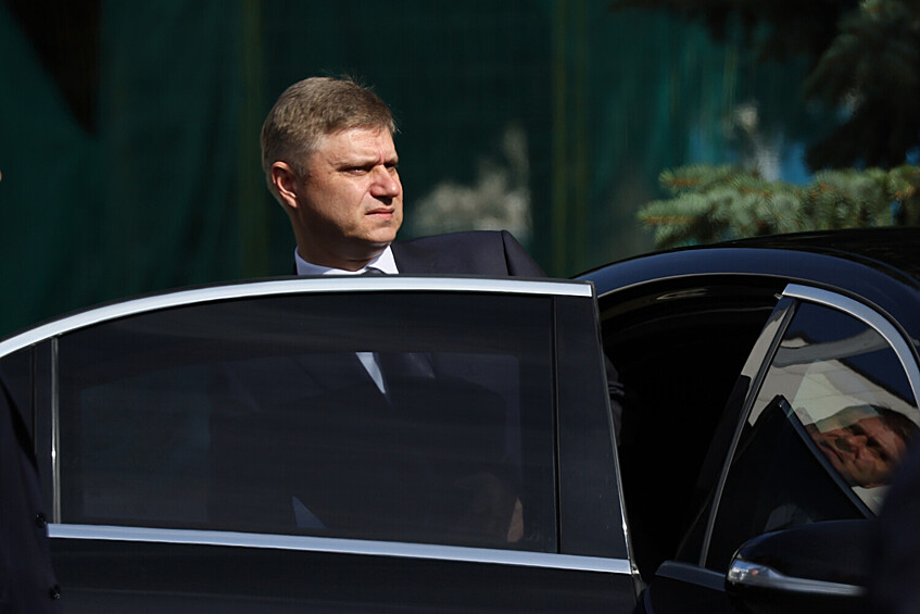 Генеральный директор - председатель правления ОАО «РЖД» Олег Белозеров после прощания с бывшим министром транспорта Романом Старовойтом в ЦКБ, 10 июля 2025 года