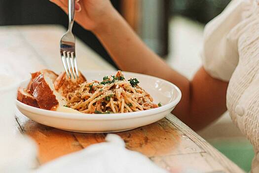 Офисным работникам перечислили продукты для сохранения энергии на протяжении дня