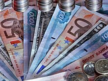 Курс доллара опустился ниже 78 рублей