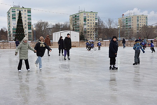 Бесплатный каток открылся у кинотеатра «Россия» в Нижнем Новгороде