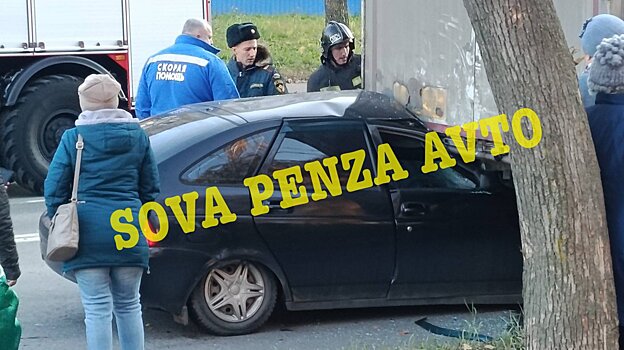 «Ослепило солнце»: на Минской водитель «Приоры» влетел под фуру