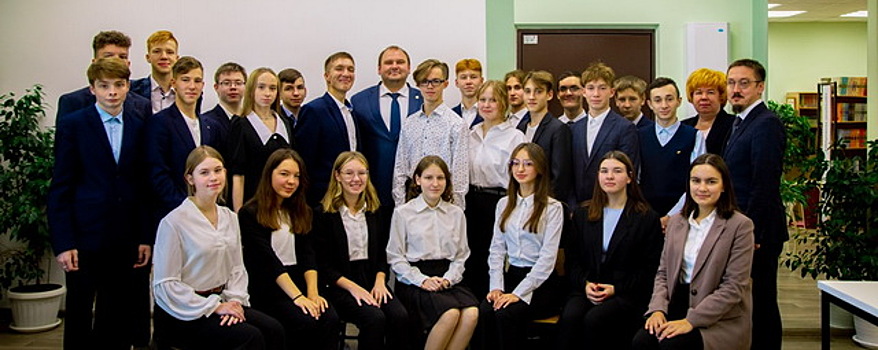 Денис Спирин провел «Разговор о важном» с учениками чебоксарского лицея №3