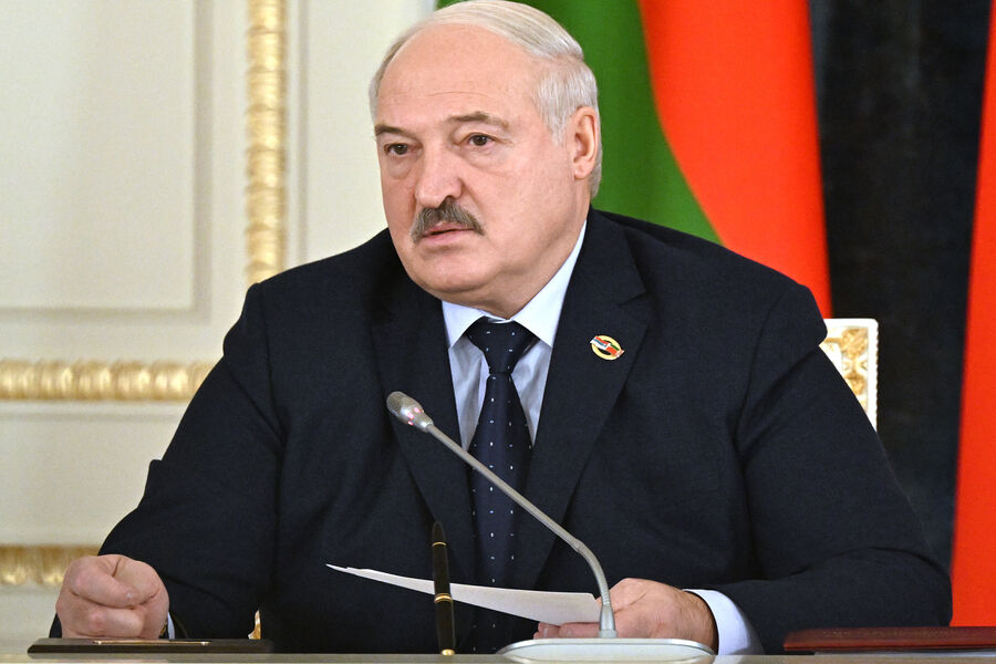Лукашенко заявил, что Белоруссии в 2020 году «помог Бог»