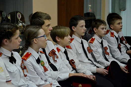 Учеников кадетских классов Федеральной службы охраны Российской Федерации школы №1231 наградили почетными грамотами