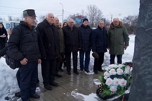 Рязанцы возложили цветы к памятнику подразделениям особого риска