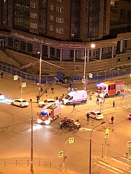 Автомобиль протаранил дом в Петербурге