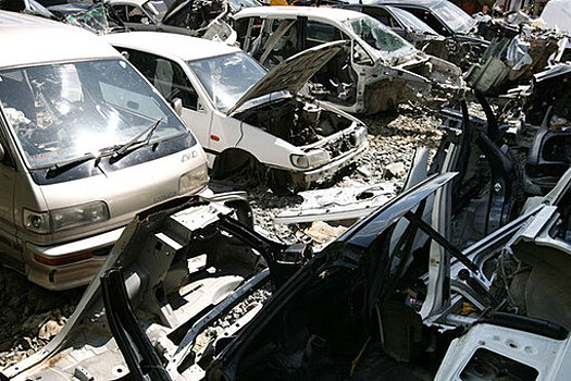 Американец собрал на участке 40 утильных машин после того, как власти вывезли прошлые 750