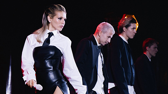 Чеботина ищет парня помоложе, «Пошлая Молли» вконец опошляется: новые песни