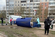 Автобусная остановка упала на ребенка в Пермском края