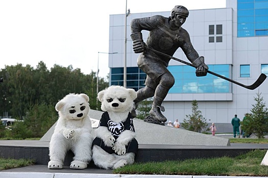 В Челябинске открыли памятник легендарному хоккеисту Валерию Белоусову