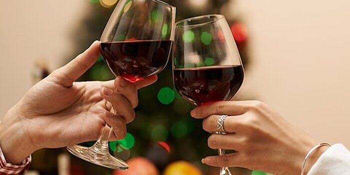 Врач рассказала, сколько алкоголя можно выпить в новогодние праздники