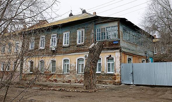 В российском городе расселение аварийного дома затянулось на десять лет