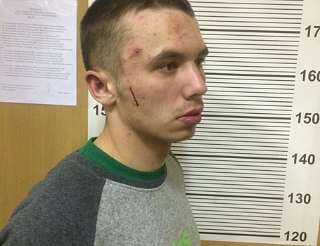 В Екатеринбурге поймали парня, который ранил охранника «Пятёрочки» ножом в живот