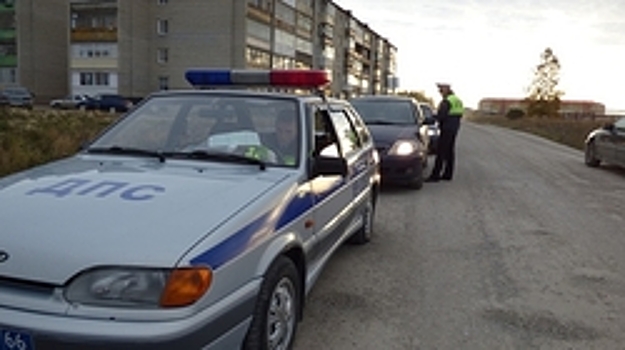 Сотрудники ГИБДД в Екатеринбурге устроили погоню за нарушителем без водительских прав