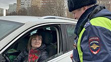 Полицейские севера Москвы и Общественный совет при УВД по САО провели акцию «Цветы для автоледи»
