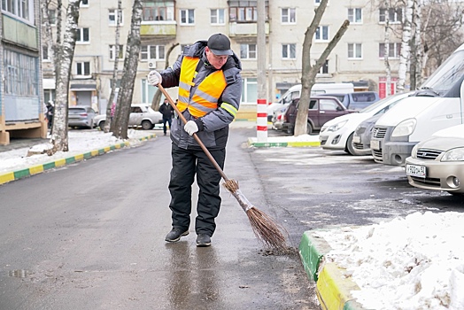 Лучший дворник Нижнего Новгорода работает в Ленинском районе