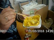 В приморский СИЗО пытались передать смарт-часы, спрятанные в топлёном масле