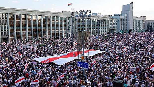 На акцию протеста в Минске собрались тысячи человек