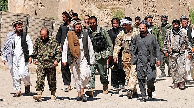 Афганское правительство деградировало под США и потому проигрывает талибам