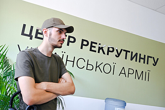 В Умани мужчина воткнул нож в горло сотруднику ТЦК