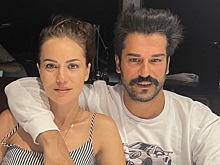 Бурак Озвичит показал беременную жену и раскрыл пол будущего ребенка