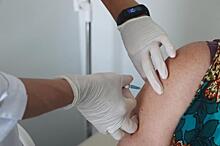 Приморцев с онкологией призывают сделать прививку от коронавируса