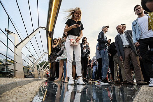 «Скандальный» мост в Киеве треснул ещё раз