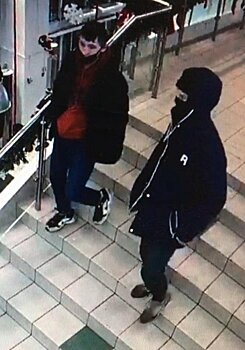 В Кирове полиция разыскивает парней, расплатившихся чужой банковской картой