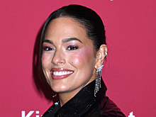 Плюс-сайз-модель Эшли Грэм опубликовала фото топлес