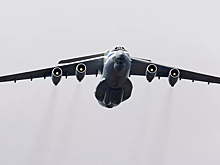 Ил-78 готовится к аварийной посадке в Подмосковье
