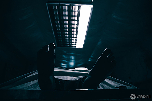 Труп дедушки пролежал в смоленской квартире больше месяца