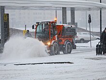 Городские службы круглосуточно очищают Москву от снега