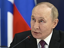 Песков словами Айтматова описал рабочий день Путина на Аляске