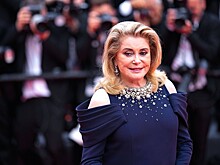 Катрин Денев назвала причину смены фамилии