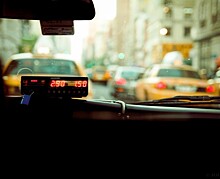 Иностранцам планируют запретить работать таксистами