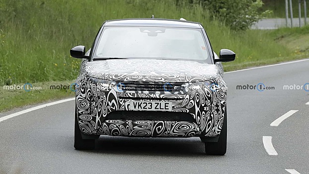 Обновленный Range Rover Evoque засветился на испытаниях