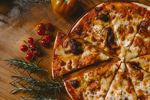 Пиццу со сверчками начали готовить в Италии