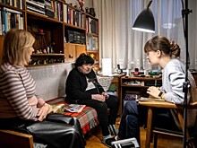 «В 16 лет надела халат медсестры». Ветеран из ЮЗАО вспомнила, как жилось во время Битвы за Москву